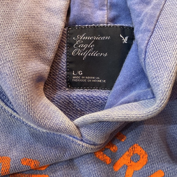 American Eagle 🦅 large blue acid wash sweatshirt - Picture 2 of 2